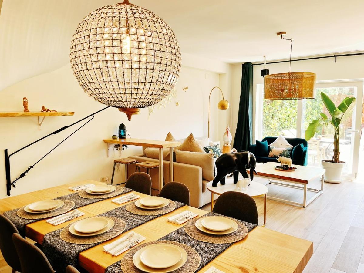 Cheerful Townhouse Center Sitges 5 Bedrooms Pool And Terrace Bagian luar foto