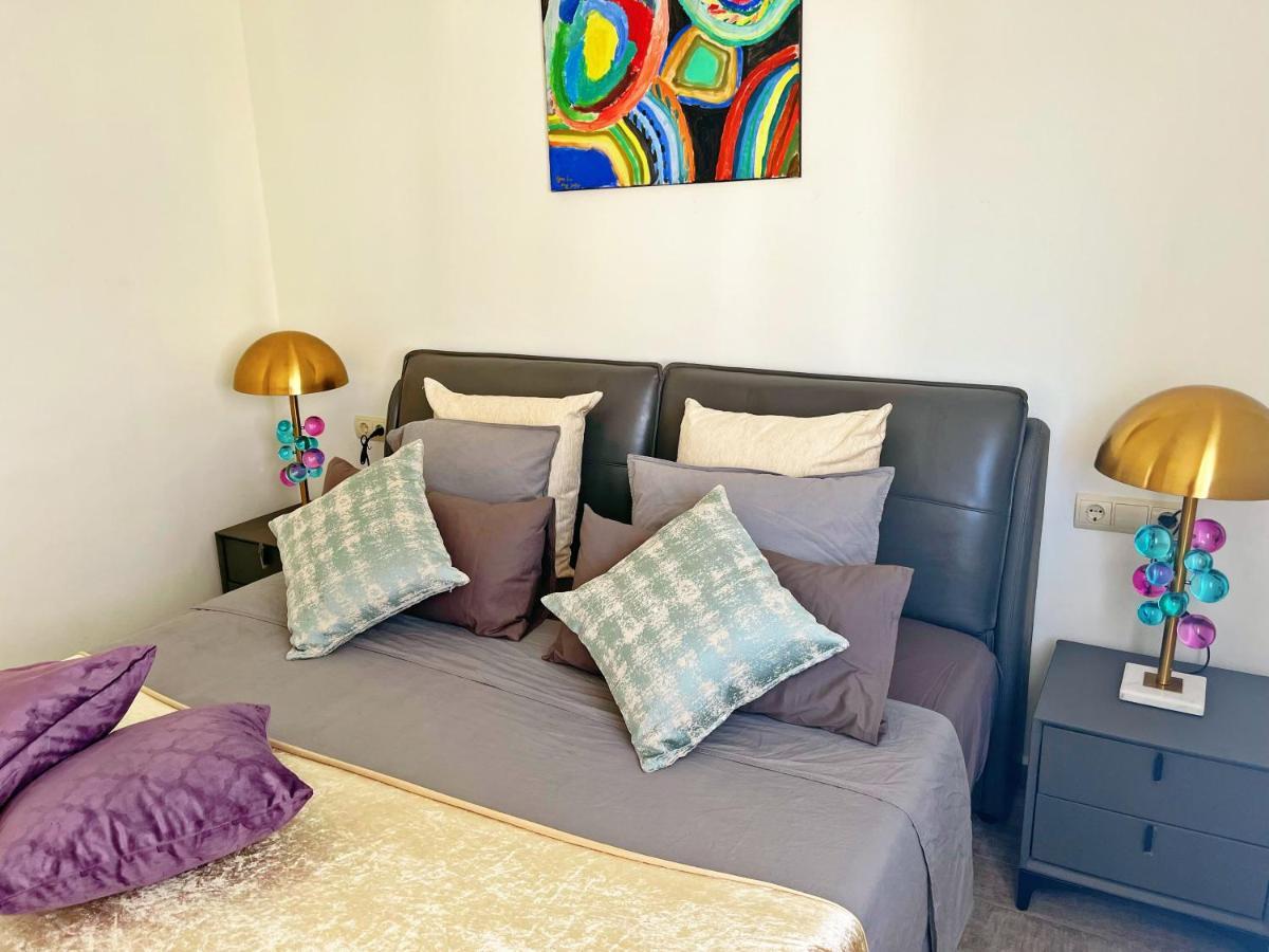 Cheerful Townhouse Center Sitges 5 Bedrooms Pool And Terrace Bagian luar foto