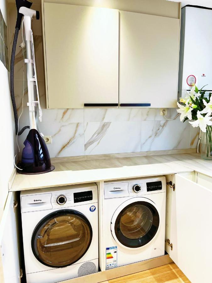 Cheerful Townhouse Center Sitges 5 Bedrooms Pool And Terrace Bagian luar foto