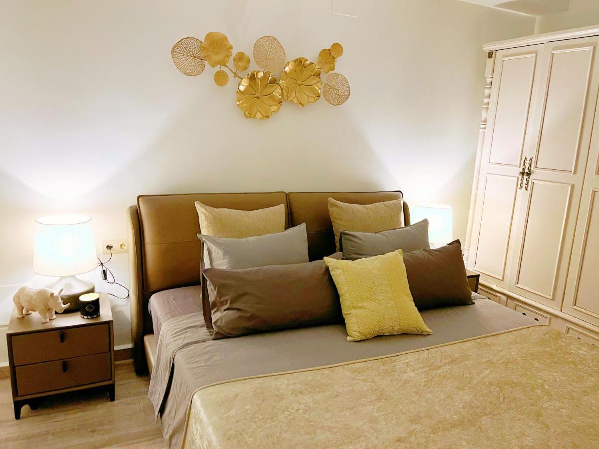 Cheerful Townhouse Center Sitges 5 Bedrooms Pool And Terrace Bagian luar foto