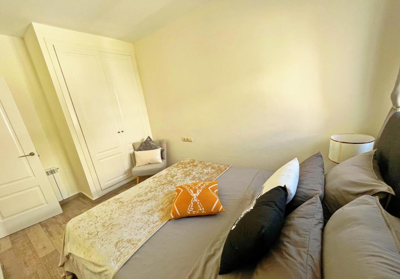 Cheerful Townhouse Center Sitges 5 Bedrooms Pool And Terrace Bagian luar foto