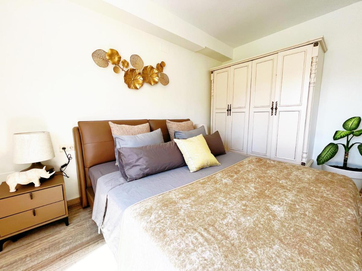 Cheerful Townhouse Center Sitges 5 Bedrooms Pool And Terrace Bagian luar foto