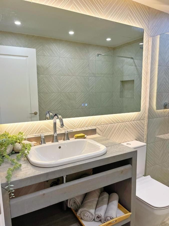 Cheerful Townhouse Center Sitges 5 Bedrooms Pool And Terrace Bagian luar foto