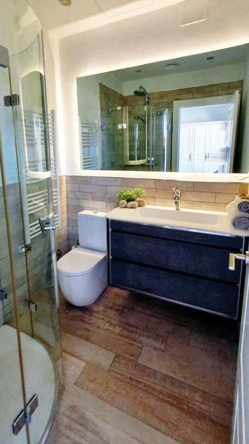 Cheerful Townhouse Center Sitges 5 Bedrooms Pool And Terrace Bagian luar foto