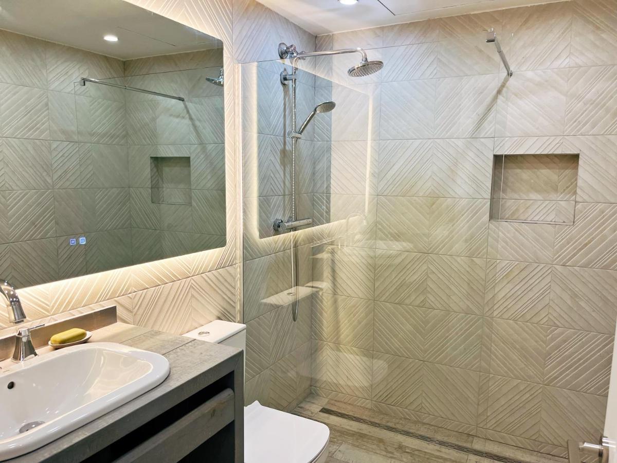 Cheerful Townhouse Center Sitges 5 Bedrooms Pool And Terrace Bagian luar foto