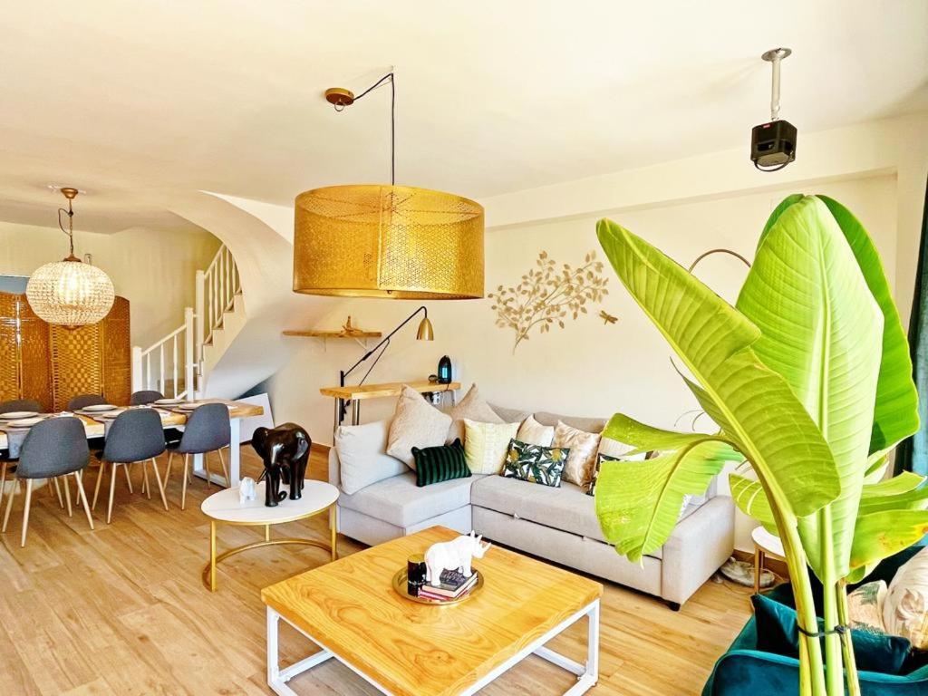 Cheerful Townhouse Center Sitges 5 Bedrooms Pool And Terrace Bagian luar foto