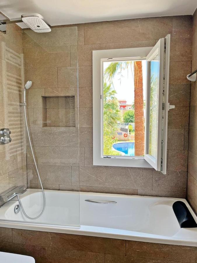 Cheerful Townhouse Center Sitges 5 Bedrooms Pool And Terrace Bagian luar foto